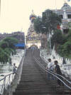 350 Stufen zum Stupa von Swayambhunath